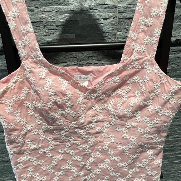 Liz & Co Embroidered Top - Picture 2 of 14